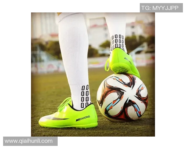 足球男童长钉鞋的选择与使用技巧解析让孩子在球场上更具竞争力